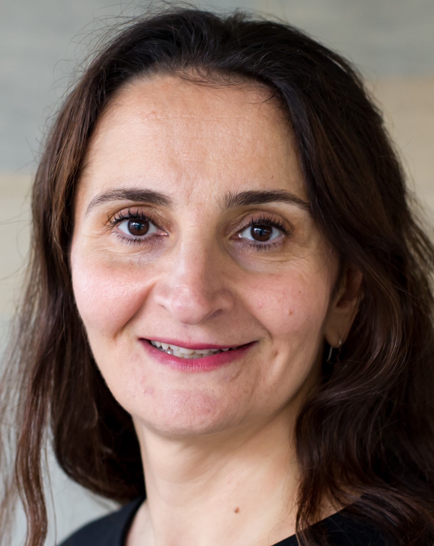 AyşeGüveli.jpg (440 KB)